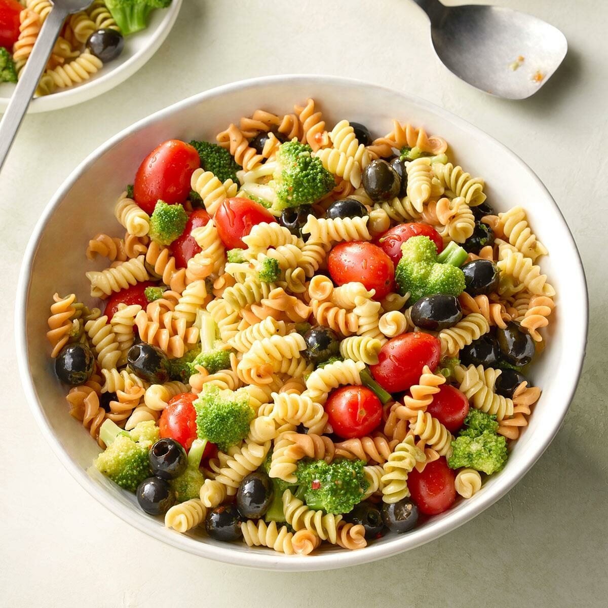 Vibrant Tri-Color Pasta Salad: A Flavor Explosion for Summer Parties
